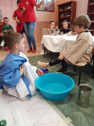 Otvori galeriju veliki-cetvrtak-vrtic-sveta-mala-terezija_16.jpg