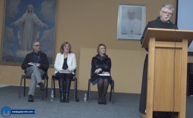 Otvori galeriju knjiga-huberta-thelera-zivo-kamenje-u-medugorju_5.jpg