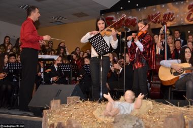 Otvori galeriju bozicni-koncert_04.JPG