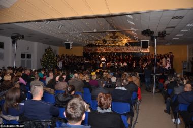 Otvori galeriju bozicni-koncert_13.JPG
