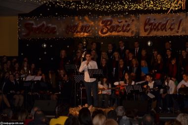 Otvori galeriju bozicni-koncert_14.JPG