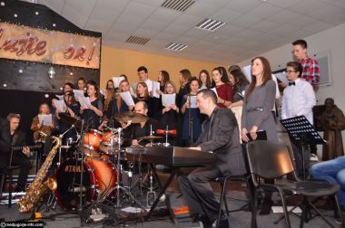 Otvori galeriju bozicni-koncert_19.JPG