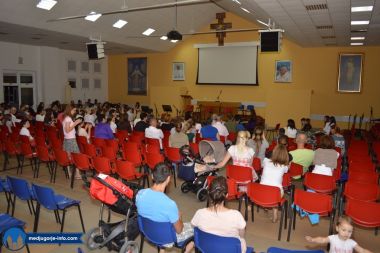 Otvori galeriju Glazbeni-koncert-djece-i-mladih-iz-zupe-Medugorje_08.JPG