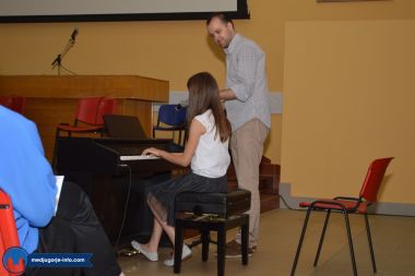 Otvori galeriju Glazbeni-koncert-djece-i-mladih-iz-zupe-Medugorje_09.JPG