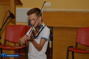 Otvori galeriju Glazbeni-koncert-djece-i-mladih-iz-zupe-Medugorje_15.JPG