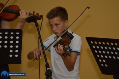 Otvori galeriju Glazbeni-koncert-djece-i-mladih-iz-zupe-Medugorje_21.JPG