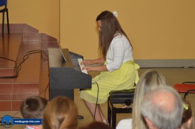 Otvori galeriju Glazbeni-koncert-djece-i-mladih-iz-zupe-Medugorje_27.JPG