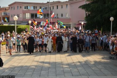 Otvori galeriju hodnja-mira-humac-medugorje_03.JPG