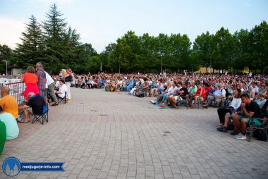 Otvori galeriju sveta-misa-u-medugorju_09.jpg