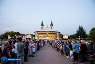 Otvori galeriju sveta-misa-u-medugorju_15.jpg