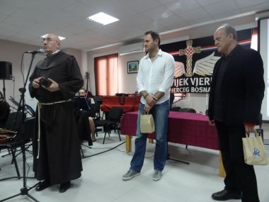 Otvori galeriju josip-simunic-u-medugorju_1.JPG