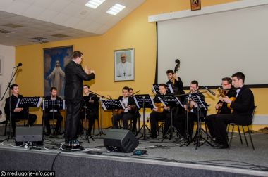 Otvori galeriju koncert-komornog-tamburaskog-ansambla-uaos-a_2.jpg
