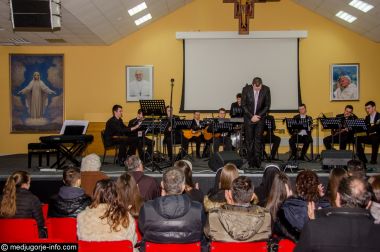 Otvori galeriju koncert-komornog-tamburaskog-ansambla-uaos-a_9.jpg