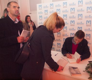 Otvori galeriju predstavljanja-romana-mire-gavrana_3.jpg