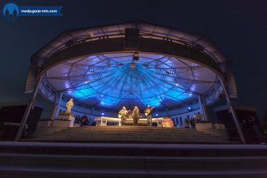 Otvori galeriju molitveno-duhovni-spektakl-u-medugorju_04.jpg