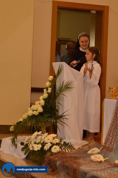 prva-sveta-pricest-u-medugorju_15.jpg