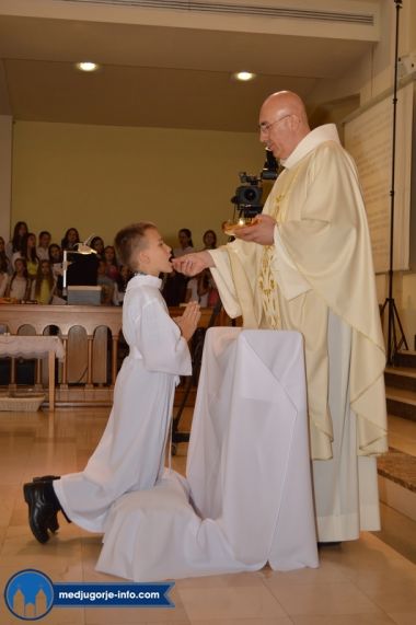 prva-sveta-pricest-u-medugorju_29.jpg