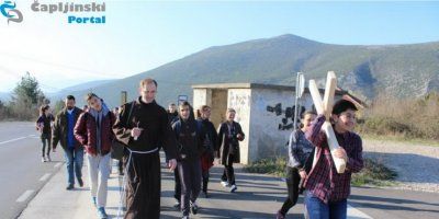 Čapljinci hodočastili na Križevac noseći veliki križ