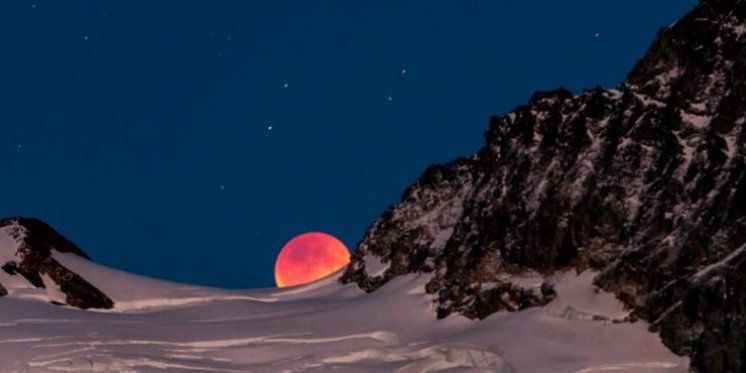 POGLED U NEBO Nakon 36 godina svjedočit ćemo rijetkom astronomskom spektaklu - stiže &#039;superkrvavi plavi Mjesec&#039;