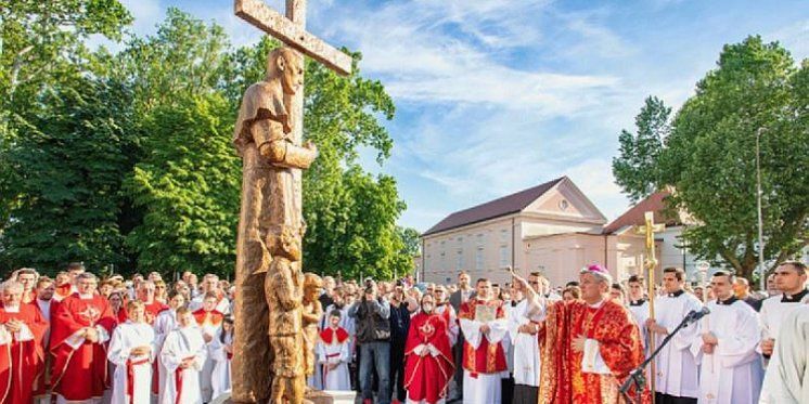 Blagoslovljen kip bl. Alojzija Stepinca