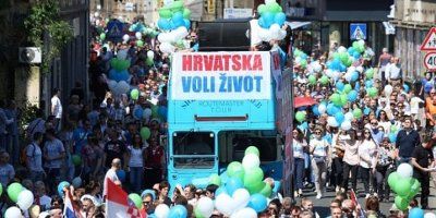 Rijeka prvi put u Hodu za život: Evo kakve su poruke poslali sudionici!