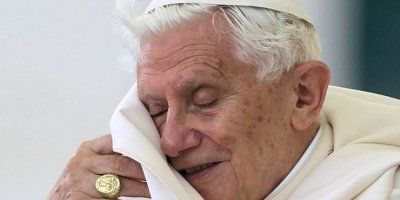 Papa emeritus Benedikt XVI. izrazio blizinu žrtvama potresa