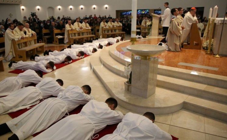 Kardinal Bozanić zaredio sedamnaest novih đakona