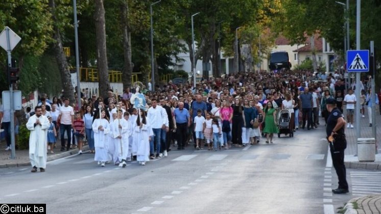 Na uočnicu Velike Gospe održana procesija s Gospinim kipom