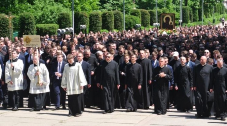 IMPRESIVNO! 1400 sjemeništaraca na hodočašću