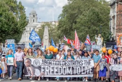 Tisuće ljudi na Hodu za život u Londonu