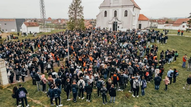 2000 MLADIH NA NADBISKUPIJSKOM KRIŽNOM PUTU NIJEMCI-LIPOVAC