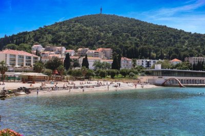 LIJEPA GESTA Bh. poduzetnik svim svojim radnicima platio godišnji odmor u Neumu