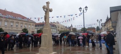 Na glavni trg u Daruvaru vraćeno raspelo koje su komunisti uklonili 1948.