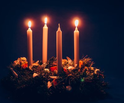 Obred paljenja treće svijeće na adventskom vijencu