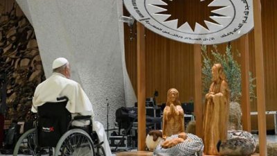 Uklonjene vatikanske jaslice s Isusom na palestinskoj kefiji