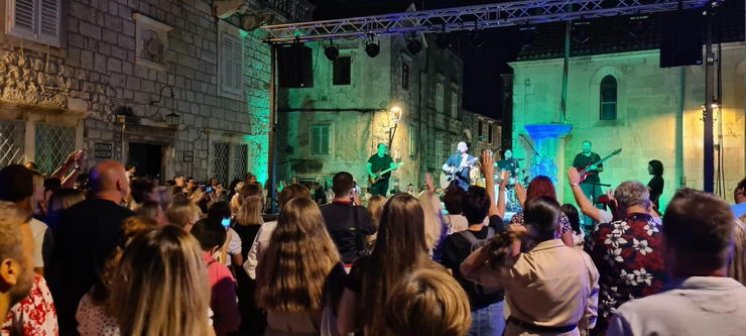 Povijesni koncert duhovne glazbe - Alan Hržica nastupio u srcu Korčule