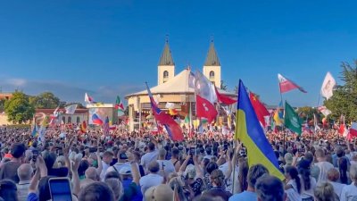 1. DAN MLADIFESTA: Mons. Chullikatt„KAD BOG PREBIVA U NAMA, ŽIVOT POSTAJE POSLANJE“