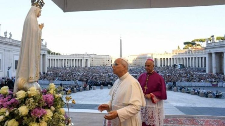 Papa molio za mir pred kipom Gospe Fatimske: Prije svega, moramo razoružati vlastito srce