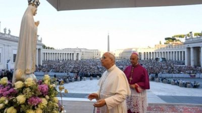 Papa molio za mir pred kipom Gospe Fatimske: Prije svega, moramo razoružati vlastito srce