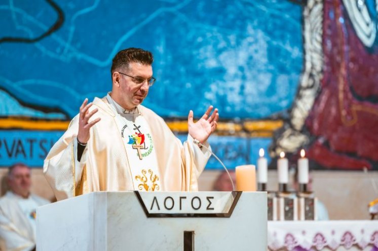 “Prečesto nešto tražimo od Boga, a ne tražimo Boga” poručio fra Stjepan Brčina iz dubovačkog svetišta