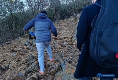 FOTO: Mladi hodočasnici išli bosi na Križevac i Brdo Ukazanja uoči nove godine