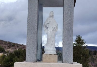 Obnovljen Gospin kip na brdu iznad Čapljine koji je vandalski uništen