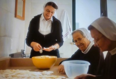 Tko pravi milijune hostija za Međugorje? Sestre iz Miletine mjesečno proizvedu čak 400 tisuća