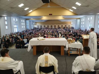 MAĐARSKI HODOČASNICI U MEĐUGORJU U MOLITVI ZA SVOJU ZEMLJU