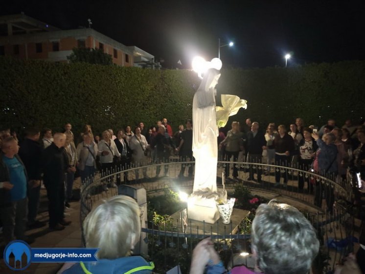 VIDEO Pogledajte kako skupina od 300 Poljaka u Međugorju pjeva Gospi