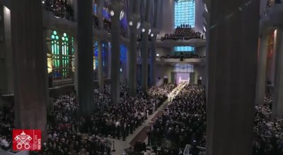 Papa Lav XIV. u bazilici Sagrada Fam&iacute;lia: Ne možemo vjerovati Isusu, a voditi ratove