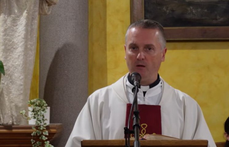 VIDEO Hrvatski svećenik djevojkama: "Čuvajte se maminih sinova. Bolje biti sam, nego imati pakao u braku"
