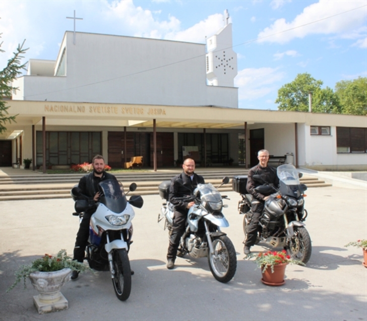 svecenici-motoristi-1.jpg