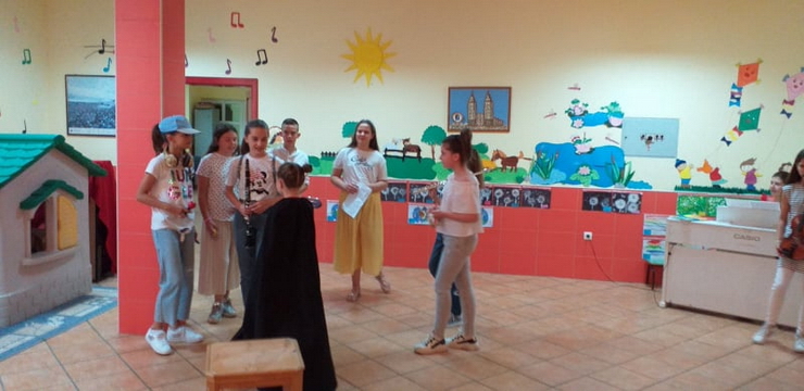 posjet-osnovne-glazbene-skole-brotnjo-vrticu-sv-mala-terezija_6.jpg