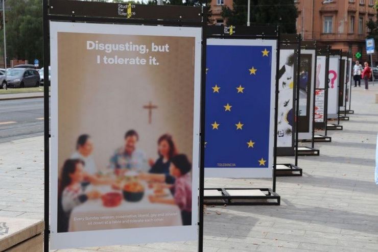 plakati tolerancija 1